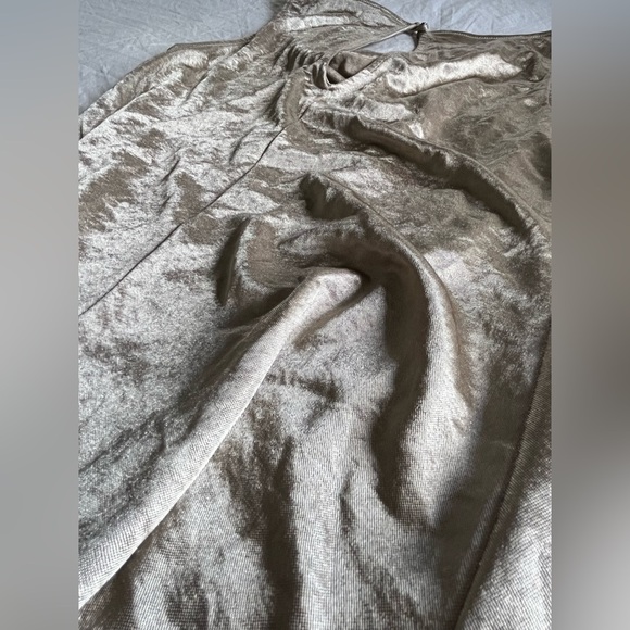 Banana Republic - Gold Top - Picture 5 of 9